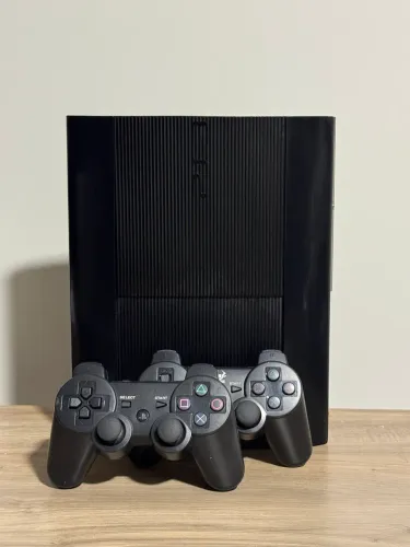 Ps3 super slim + 2 controles 