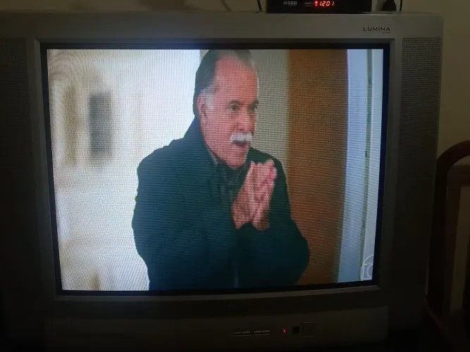 Vende-se TV 42 polegadas marca Toshiba de tudo funcionando perfeitamente