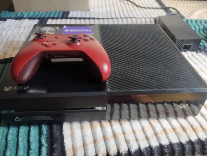 Xbox one 500gb + 2 controles (1 original) + Fonte e HDMI - Funcionando perfeito.