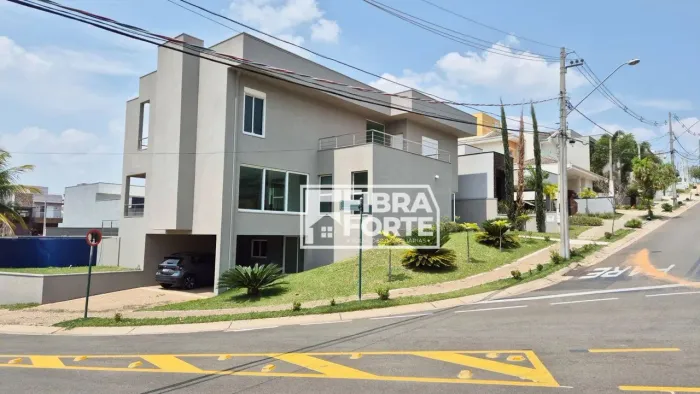 Casa para locação no Swiss Park com 4 dormitórios sendo 3 suítes.