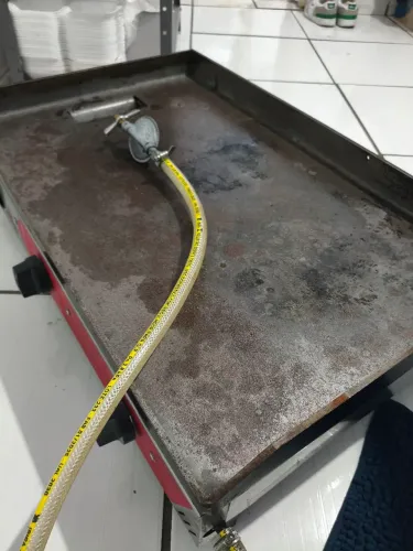Vendo chapa de lanche, fritadeira e bancadas inox
