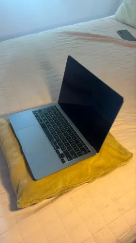 MACBOOK AIR M1