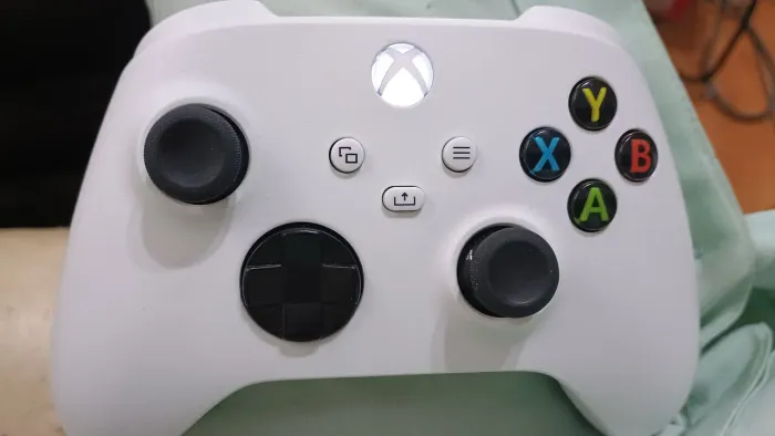 CONTROLE XBOX ONE SERIES SEMINOVO TUDO FUNCIONANDO GARANTIA 60 DIAS..