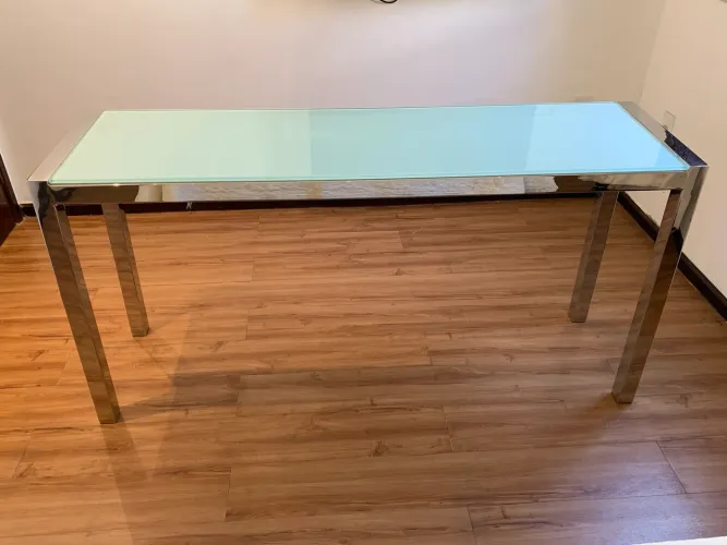 Aparador de inox com tampo de vidro