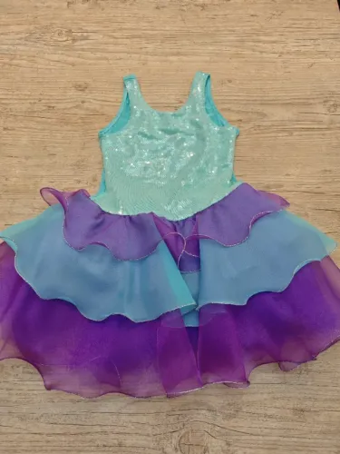Vestido com brilho tamanho 6 ou 7 anos