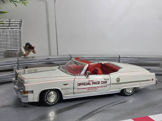 Miniatura 1:18 cadillac eldorado pace car indianapolis 1973 raro