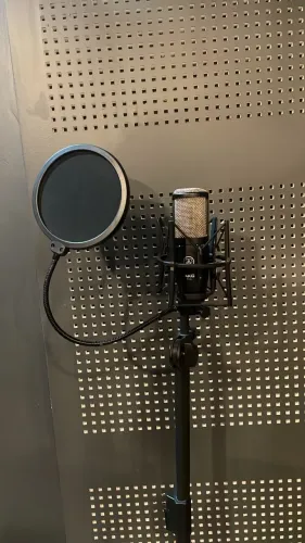 MICROFONE AKG P220