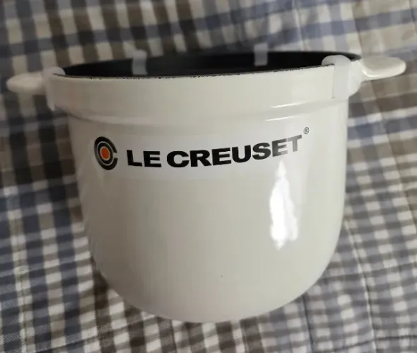 Le Creuset Panela de arroz Branco 18 cm - 2,65 kg - capacidade 2 litros. 