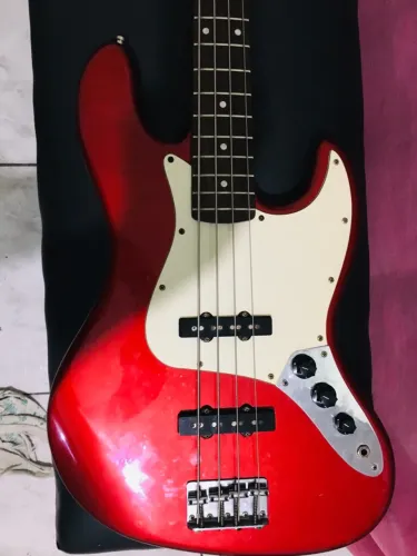 Baixo SQUIER JAZZ BASS affinit timbre excelente