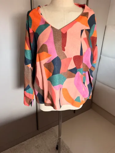 Blusa Calvin Klein gola V colorida tamanho M