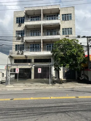 Rua da Abolição apartamento grande de sala quarto com dependência e vaga