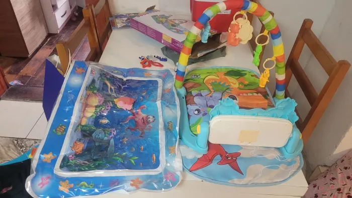 Tapete de atividades com piano e tapete inflável de atividades com água...