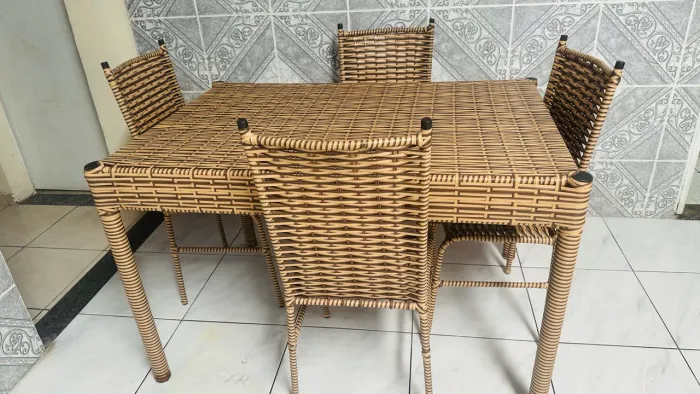 Mesa de jantar 4 cadeiras