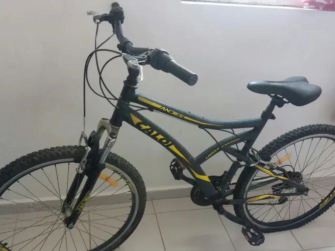 Bicicleta super nova, usada poucas vezes.