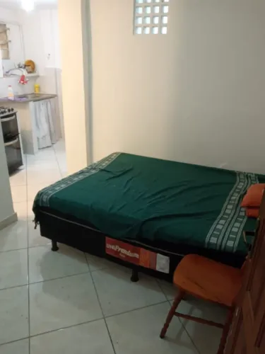 Aluga-se kitnet em Maruípe..