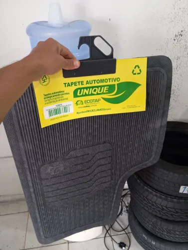 Tapete automotivo universal na promoção!