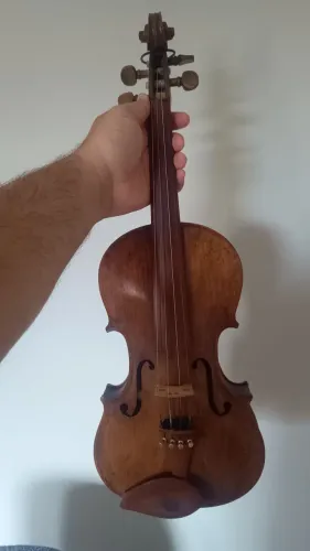 Violino artesanal