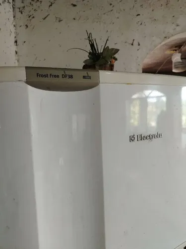 Geladeira 380l Eletrolux