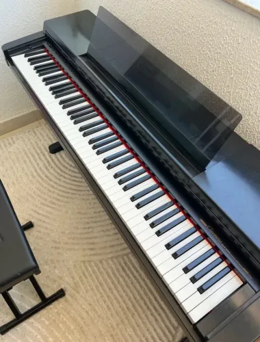 Piano YAMAHA ENTREGO 
