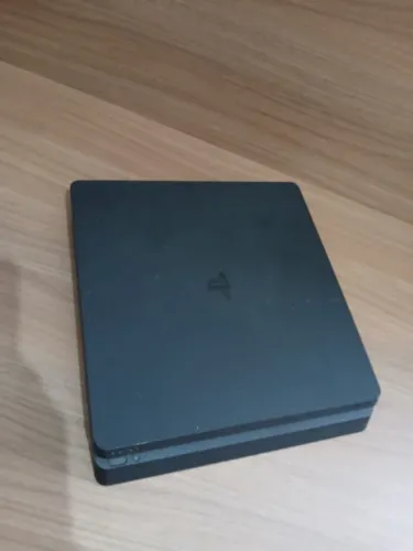 PLAYSTATION 4 SLIM
