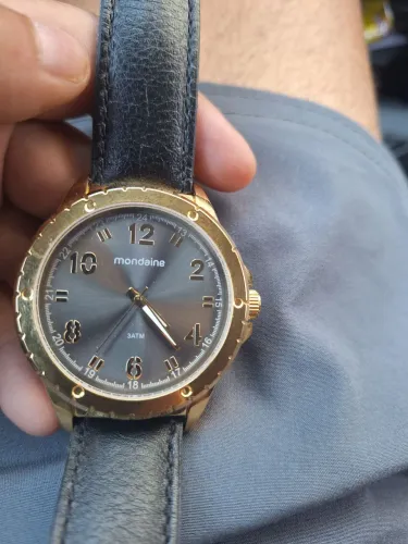 Relógio Mondaine Original Dourado com Pulseira de Couro Preta Usado Poucas Vezes