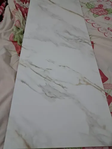 Porcelanato de 120 por 25 e outros 110 por 20, têm 4 pedaço de 40 centímetros.