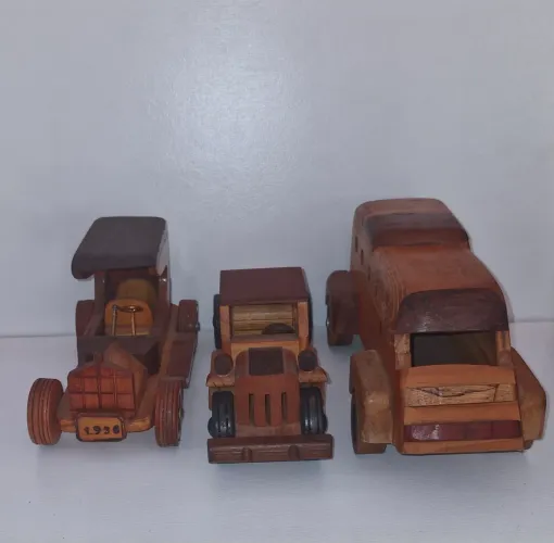 Carrinho de madeira miniatura