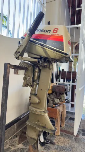 Motor de Popa Johnson Workhorse 6 HP - Excelente Estado