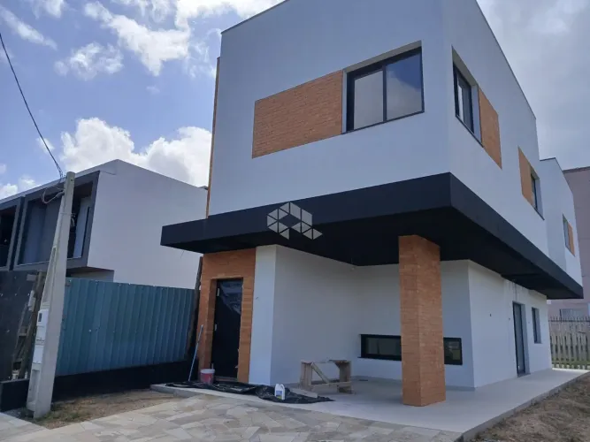 Casa / Sobrado em condomínio fechado - 3 dormitórios.