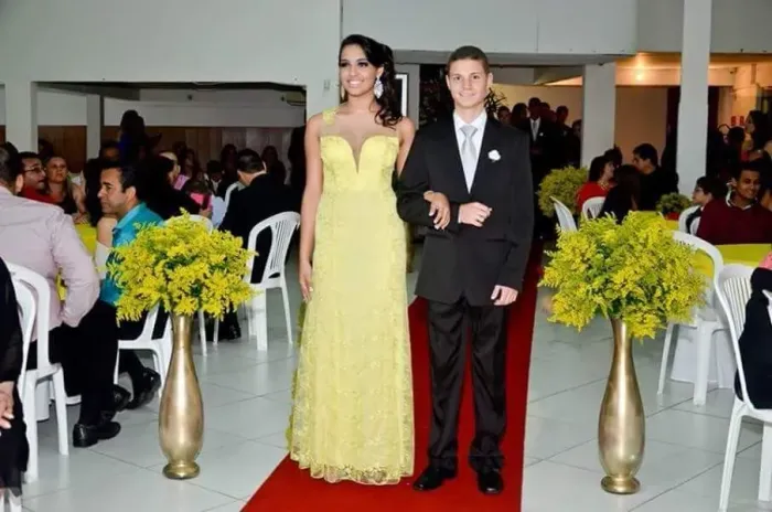 Aluguel de vestidos a preço fixo R$ 100,00 qualquer modelo 