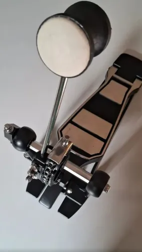 Pedal de bateria profissional novo sem uso!!!