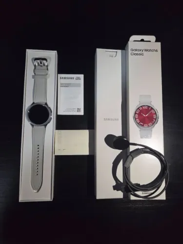 Samsung Galaxy Watch6 Classic 43mm LTE (4G) - Prateado, Completo