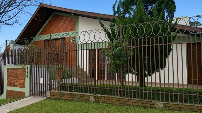Casa à Venda no Bacacheri Divisa com o Jardim Social