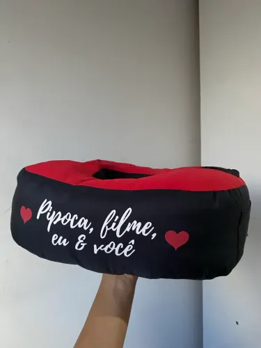 Almofada porta pipoca + bebidas - tema casal