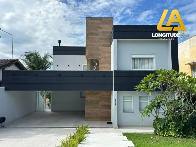CASA EM CONDOMÍNIO ARUJÁ HILLS III 3 SUÍTES 300M² PORTEIRA FECHADA MOBILIADA PISCINA BORDA