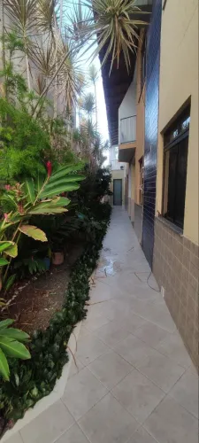 Alugo casa  de 2/4 sendo um suíte, na Avenida Fraga Maia