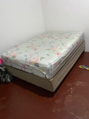 VENDO CAMA BOX DE CASAL MOTIVO DE VENDA TENHO UMA JÁ ESSA TÁ SÓ PARADA