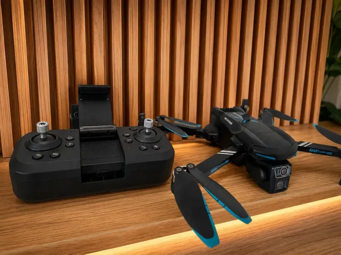Vende-se drone seminovo, com 2 câmeras e tudo incluso: comprei por 489, vendo por 220