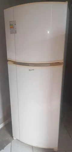 Vendo geladeira Consul duplex Frost Free funcionando perfeitamente.