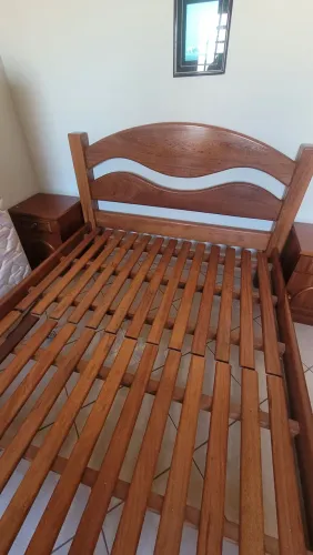 Cama de casal madeira maciça