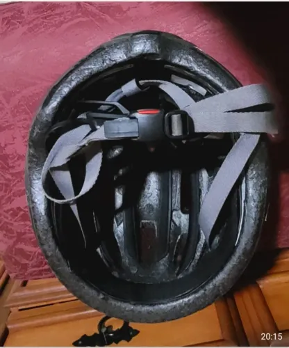 Capacete Bike Giro Isode cor Cinza Fosco Original.
