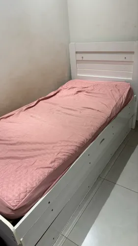Vendo cama de solteiro