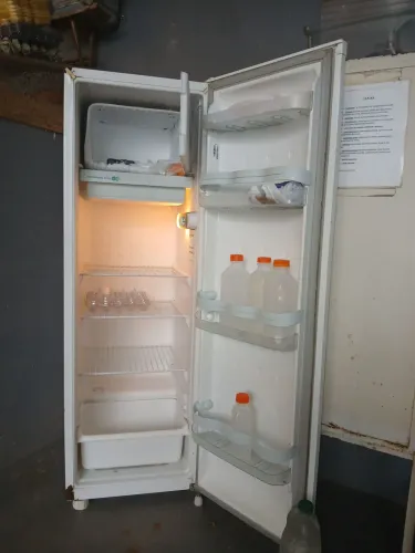 VENDO GELADEIRA CONSUL 280 LITROS FUNCIONANDO EM BOM ESTADO