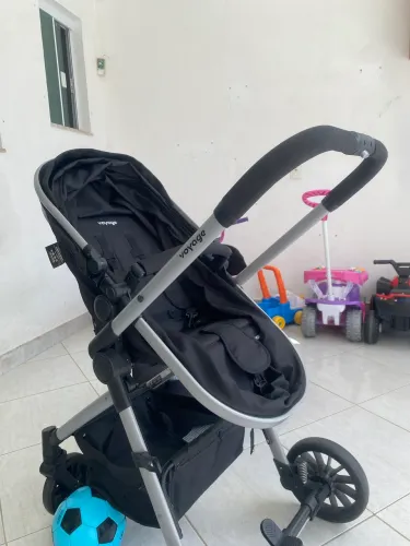 CARRINHO COMPLETO 3 EM 1 VOYAGE PRESTIGE COM MOISÉS E BEBÊ CONFORTO
