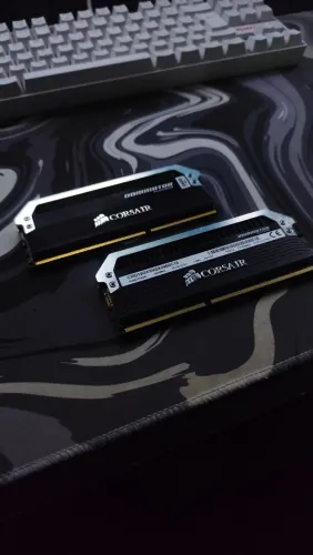 Memória Corsair Dominator Platinum 16GB (2x8GB) DDR3 2400MHz