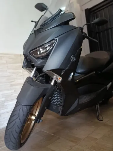 Yamaha Xmax 250 com baixa km
