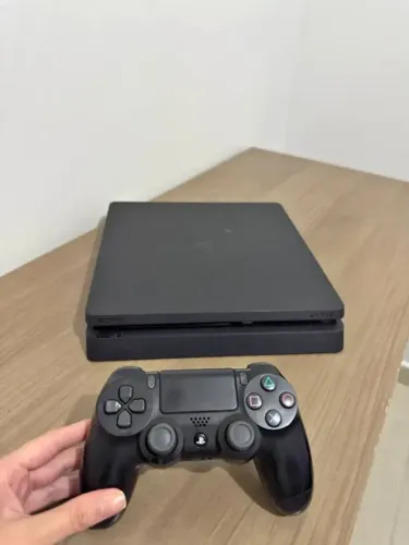 Ps4 Slim de 1 TERA + 2 Controles