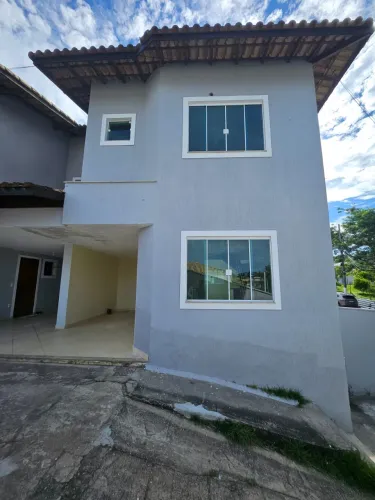 Linda casa no jardim Guanabara em frente à praça com 3 quartos