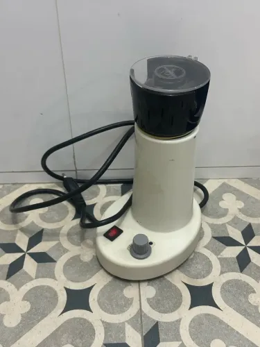 Máquinas para montagem óptica