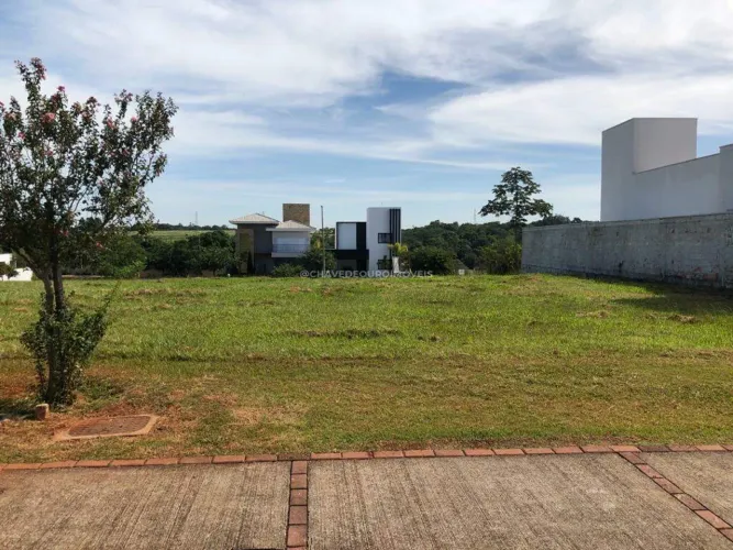 Lote residencial de 422 m² no Condomínio Cyrela 1, em Uberaba.